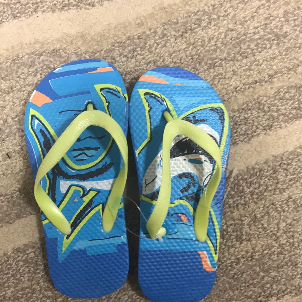 New shark flip flops rubber sole kids s7